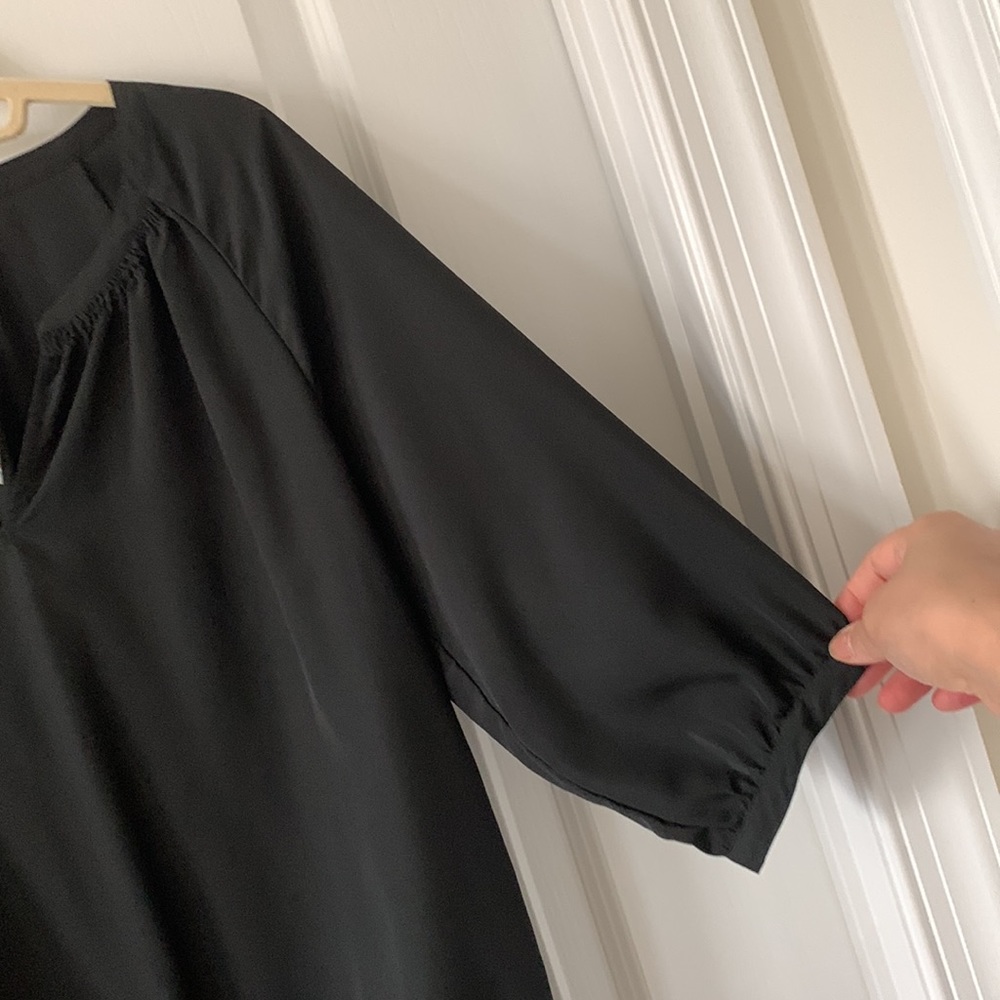 NWT LOFT Black Split Neck 3/4 Length Sleeves 100% Polyester Blouse Size MP - Picture 8 of 16
